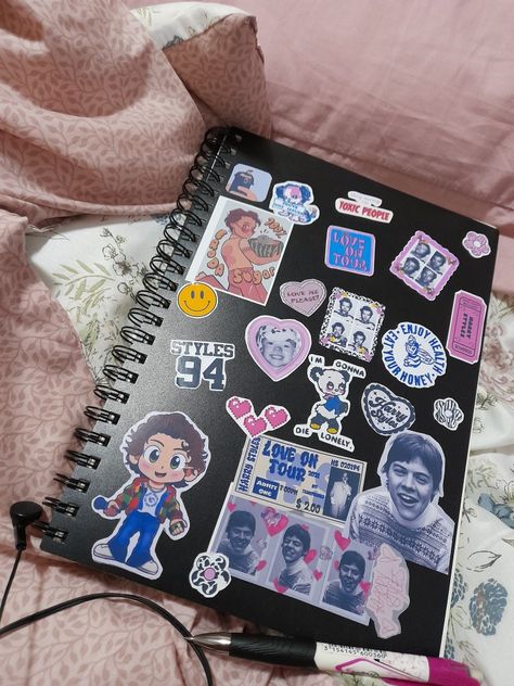 Harry Styles Scrapbook, Journals Aesthetic, Harry Aesthetic, Cute Sketchbooks, Harry Core, Style Scrapbook, Harry Styles Aesthetic, Journal Writing Prompts, Journal Aesthetic