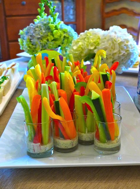 Individual Crudite cups with Green Goddess Dressing. Relishes/crudites Appetizers, Crudite Cups, Costco Appetizers, Baby Shower Lunch, Creative Catering, About To Pop, Goddess Dressing, Lunch Items, Pop Baby Showers