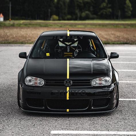 MK4 R32🖤💛 ? Golf 4 Tuning, Golf 4 R32, Golf A4, Mk4 Gti, Vw Wagon, Jetta A4, Golf R32, Vw R32, M4 Gts