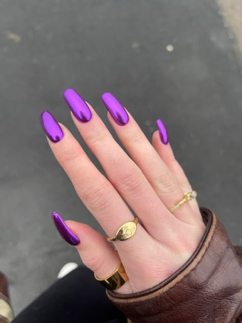 Purple Chrome Dip Powder Nails, Fuschia Chrome Nails, Chrome Nail Color Ideas, Purple Crome Nails Design, Electric Purple Nails, Purple Nails Chrome, Dark Purple Chrome Nails, Purple Metallic Nails, Metallic Purple Nails