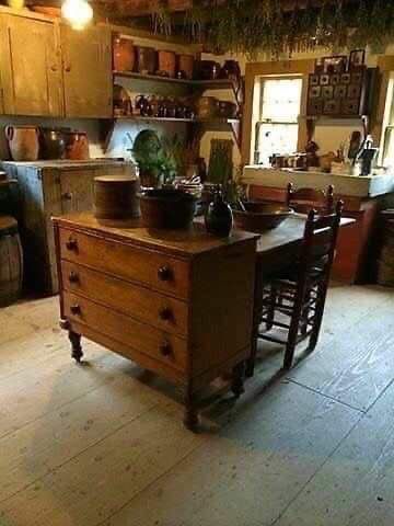 Rustic Primitive Kitchen, Primitive Country Kitchen, Old Fashioned Kitchen, French Country Kitchens, Primitive Homes, Country Kitchen Decor, Primitive Kitchen, French Country Kitchen, Primitive Decorating Country