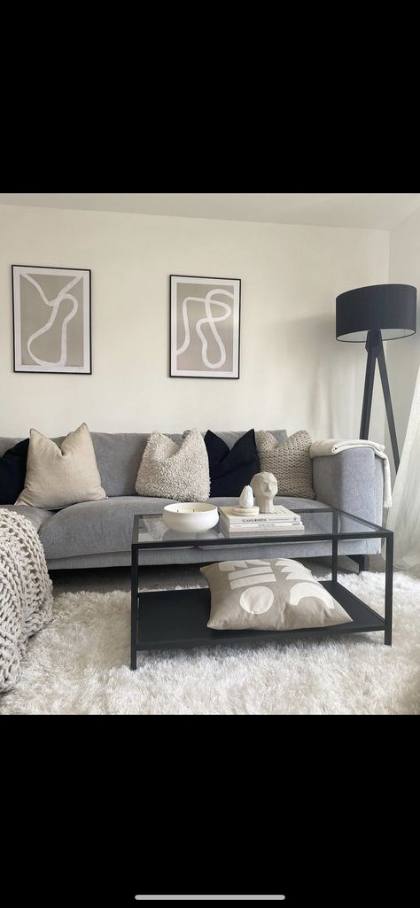 Dark Grey Couch Cream Rug, Grey Couch With Black And White Pillows, Grey Sofa Grey Carpet, Grey Couch With Neutral Pillows, Gray Couch Black Pillows, Grey Couch Black Accents, Light Grey Couch Neutral Living Room, Grey Couch Black Pillows, Light Gray Couch Living Room Ideas Cozy