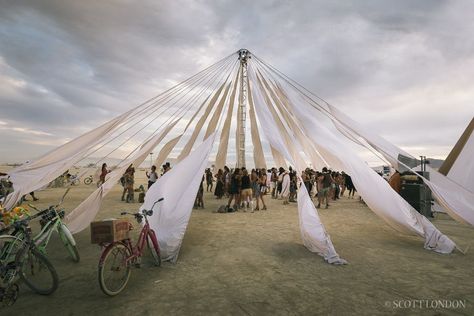 Burning Man Decorations, Burning Man Camps, Afrika Burn, Camping Festival, Temporary Architecture, Burning Man Art, Festival Inspo, Festival Theme, Beach Festival