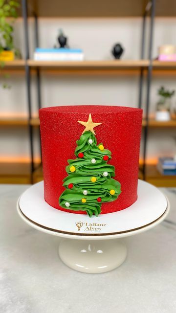 Christmas Lights Cake Decoration, Cake Natal, Green Birthday Cakes, Christmas Themed Cake, Christmas Bread, Cake Decorating For Beginners, Christmas Cake Designs, Beautiful Cake Designs, Christmas Cake Decorations