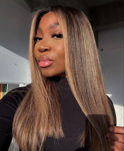 Blonde Highlights On Dark Skin Women, Dark Blonde On Black Women, Blonde Hair Ideas Black Women, Brown Blonde Wig Black Women, Black Women With Highlights In Hair, Dark Skin Balayage Hair, Brown Highlights On Dark Skin, Blond On Black Women, Brown Blonde Hair Black Women