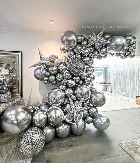 Disco Party Balloons, Silver Balloon Centerpieces, Disco Balloon Decor, Monochromatic Balloons, Silver Balloons Decoration, Silver Decorations Party, Disco Ball Balloons, Disco Balloons, Disco Ball Decorations