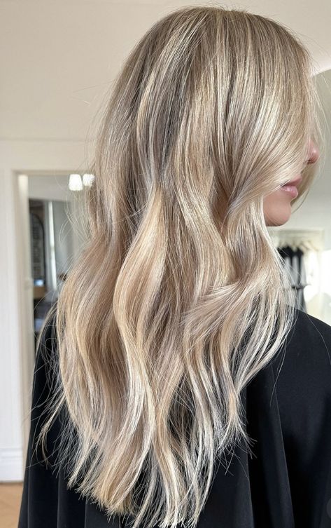 Blended Sandy Blonde Hair, Sunny Blonde Hair Highlights, Creamy Blonde Highlights On Brown Hair, Milky Blonde Balayage, Oat Milk Blonde, Light Blonde Hair With Lowlights, Vanilla Beige Blonde Hair, Teddy Blonde, Warm Dimensional Blonde