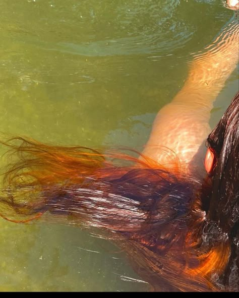 red hair in the water Hair In Water Aesthetic, Red Hair Mermaid Aesthetic, Hair In Water Reference, Wet Red Hair, Red Mermaid Aesthetic, Red Curly Hair Aesthetic, Red Hair Beach, Red Head Aesthetic, Hair In Water