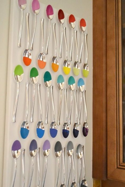 Painted Spoons, Rainbow Kitchen, Paint Chip Art, Spoon Art, Painting Plastic, Crafty Craft, Kitchen Art, Diy Wall Art, Diy Kitchen