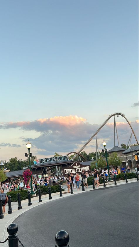 Hershey Park Aesthetic, Hersey Park, Trip Essentials Packing Lists, Canadas Wonderland, Hershey Park, Vision Board Images, Roller Coasters, Aesthetic Photography Grunge, Summer Bucket Lists