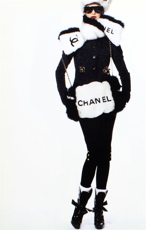 Oh my... I wonder if this outfit will make me faster? Sport Luxe, Apres Ski Party, Sporty Spice, Chanel Couture, Ski Fashion, Skiing Outfit, Sport Style, Chanel Fashion, Looks Chic