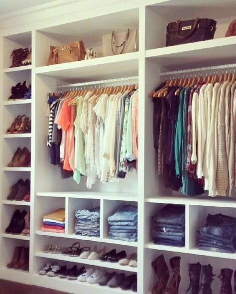 Open Closet Ideas, Sophisticated House, Organized Closet, Clothes Closet Organization, Closet Renovation, Open Closet, Closet Drawers, Closet Layout, Closet Remodel