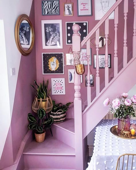 Ola Zwolenik (@thistimeincolour) posted on Instagram • Jul 22, 2020 at 4:01pm UTC Colourful Staircase, Colourful Houses Interior, Colourful Stairs, Stair Decorating Ideas, Colorful Stairs, Pink Stairs, Home Decorating Ideas Living Room, Colourful House, Living Room Refresh