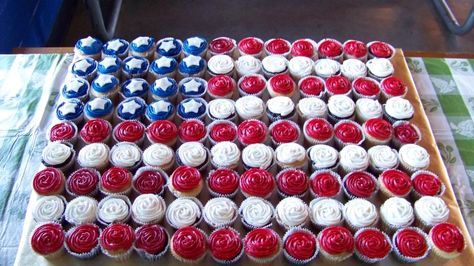 American Flag Cupcake Cake perfect for Military Appreciation Day on Oct. 13, 2012 vs. Wofford at Paulson Stadium. Army Promotion, Fondant Stars, Flag Cupcakes, Deployment Party, Navy Cakes, Navy Retirement, Military Retirement Parties, Promotion Celebration, Retirement Ceremony