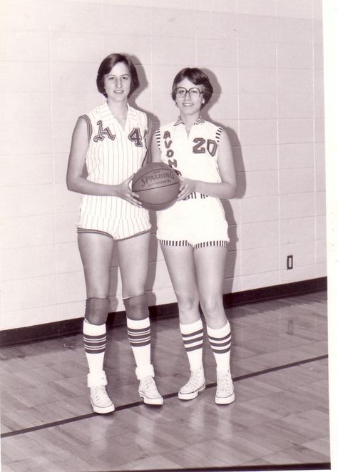 Our basketball uniforms in high school were just this short & snug...in the 60's---but loved playing the game! 70s Basketball Outfit, 1950s Athletic Wear, Varsity Photoshoot, 60s Sportswear, Gear Reference, Sophia Chang, High School Cheerleading, School Cheerleading, 60s Women