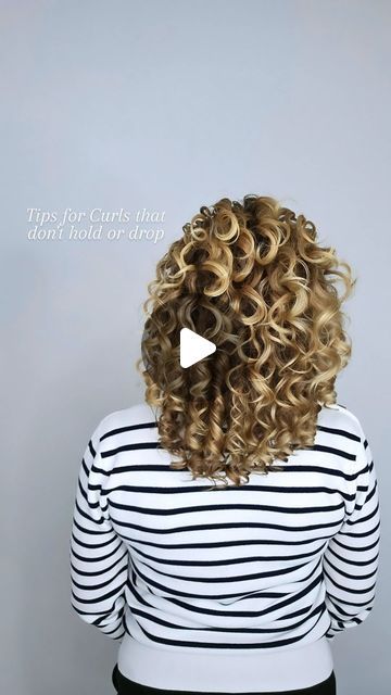 Charlotte on Instagram: "➰Curls don't hold or drop➰
°
°
°
°
A few tips on how to avoid that your curls don't last or drop later on. Maybe some of these can help you out⤵️ 

✅️Everything starts with clarifying! I shampoo twice.
✅️Go easy on the conditioning products. I didn't use a rinse out, only a leave-in conditioner (cream in this case). Also, adjust the amount to your hairspecs. The finer the hair, the less conditioning you'll need.
✅️Water! When you have frizz/stringy hair when it's wet, it's there when it's dry. And it will get worse the following days. So enough water is key. 
✅️Protein will give your hair strenght and bounce. Lack of protein will cause your curls to drop!
✅️Excess water can weigh your hair down. So I remove it before adding gel and diffusing. But before I remove th Charlotte Curls, Stringy Hair, Detox Shampoo, Curly Hair Tutorial, Healthy Hair Journey, Curly Hair Routine, Water Can, Hair Down, Fluffy Hair