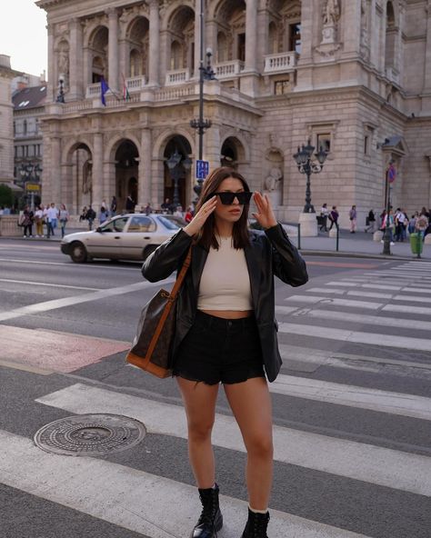 Weekend getaway 🤍 How do you like the look? 📍Oper, Budapest #aesthetic #pinterest #pinterestboard #aes the t i c #girlsaesthetic #girlsfashion #fashion #fashionblogger #germanbloggerinspo #inspo #hungary🇭🇺 #visitbudapest #budapest #travelgirls #travelinspo #wanderlust #citytrip #ootd #outfitinspo #fashionblogger #girlstravel #cameraroll #photodump Budapest Fashion, Budapest Aesthetic, Visit Budapest, Aesthetic Pinterest, City Trip, Travel Inspo, Weekend Getaway, Weekend Getaways, Photo Dump