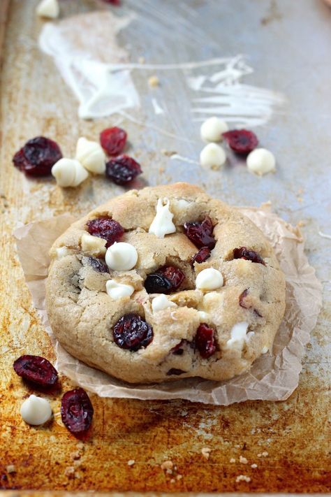 Thick and Chewy White Chocolate Cranberry Cookies - these easy-to-make cookies are LOADED with white chocolate chips and cranberries! A must bake this holiday season! Cranberry White Chocolate Chip Cookies, Chocolate Cranberry Cookies, Cranberry Cookies Recipes, Oatmeal Cranberry Cookies, White Chocolate Cranberry Cookies, Winter Baking, Best Christmas Cookie Recipe, Delicious Christmas Cookies, Cookie Recipes Unique