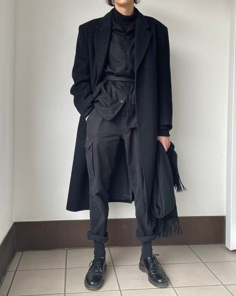 Blackwear Fashion Men, All Black Suit Aesthetic, Alt Prom Outfits Men, Black Suit Aesthetic Men, Black Suit Men Aesthetic, Black Outfits Edgy Men, Alt Suit, Black Suit Aesthetic, Mens Alt Fashion