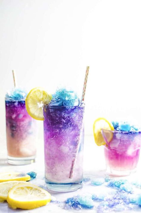 Color Changing Lemonade Slushie (Galaxy Lemonade) - The Flavor Bender Galaxy Lemonade, Lemonade Slushie Recipe, Lemonade Slushie, Galaxy Desserts, Lemonade Slushies, Summer Lemonade, Slushie Recipe, Colorful Drinks, Lemonade Drinks