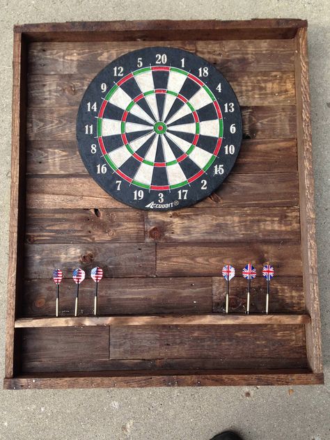 Simple design for a dart board. 30" x 36" makes for ample room for missed shots without damaging wall. Used min wax special walnut stain 224. Spent about $ Pallet Dart Board, Into The Wood, Recycled Pallet, Pallet Crafts, Dart Board, Wood Pallet Projects, Teds Woodworking, Pallet Ideas, Into The Woods