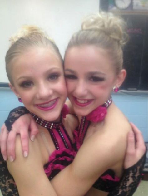 Dance Moms Season 3, Brooke And Paige Hyland, Dance Moms Confessions, Chloe And Paige, Dance Moms Chloe, Dance Moms Clips, Dance Moms Memes, Dance Moms Moments, Dance Moms Cast