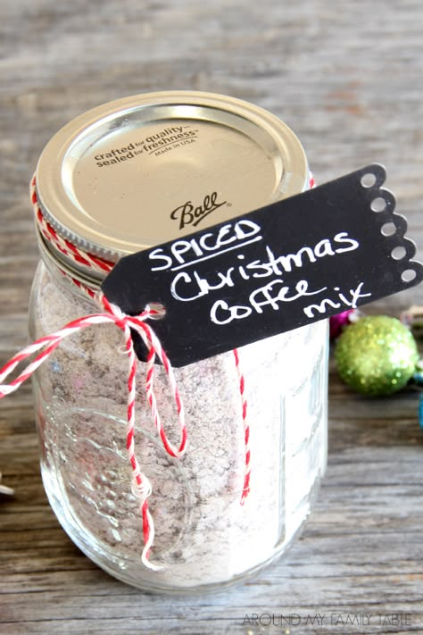 This Spiced Christmas Coffee Mix is the perfect blend of coffee, powdered milk, and sugars. Flavored Instant Coffee Mixes, Christmas Coffee Mix Recipe, Coffee Mixes Recipes, Coffee Mixes In A Jar, Dry Coffee Mix Recipes, Instant Coffee Mix Recipes, Coffee Mix Recipes, Coffee Add Ins, Tea Mixes