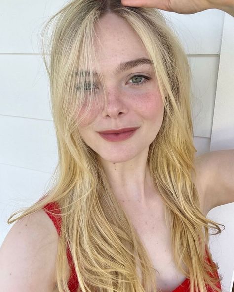 Erin Ayanian Monroe on Instagram: “Yesterday with Elle in that red dress…L’oreal Nu Extreme lipstick. #ellefanning #reddress #freckles #thegirlfromplainville #lorealista” Ella Fanning Aurora, Elle Fanning Makeup, Elle Fanning Aesthetic, Elle Fanning Hair, Ellie Fanning, Fanning Sisters, Dakota And Elle Fanning, Celebrity Look Alike, Elle Fanning