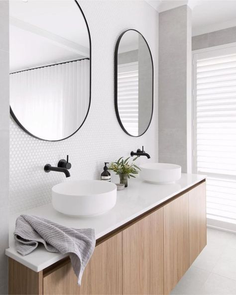 Vanity Space, Diy Bathroom Vanity, House Bathrooms, Oak Bathroom, Bathroom Inspiration Modern, Contemporary Bathroom Designs, Soaker Tub, Bathroom Design Inspiration, Bedroom Renovation