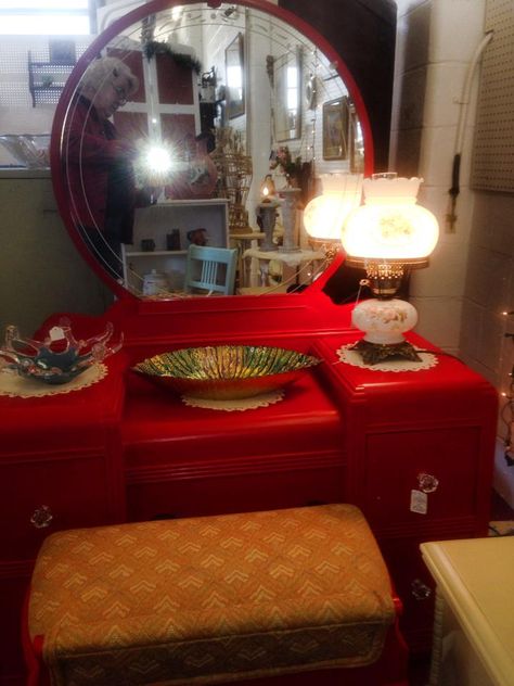 Vintage vanity I painted red! 70s Bedroom Aesthetic, Vintage Vanity Aesthetic, Spot Light Photoshoot, Red Vanity, Cozy Room Ideas, Vanity Aesthetic, Room Ideas For Men, Retro Vanity, Light Photoshoot