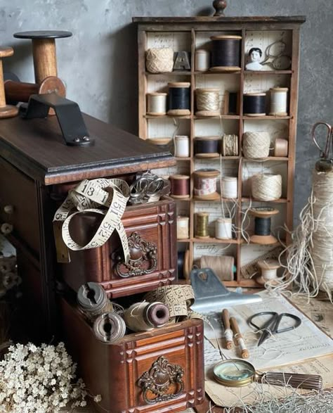 Antique Sewing Room, Thread Storage Ideas, Family Heirloom Display, Vintage Craft Room, Vintage Haberdashery, Vintage Sewing Rooms, Sewing Machine Drawers, Craft Room Inspiration, Sewing Room Design