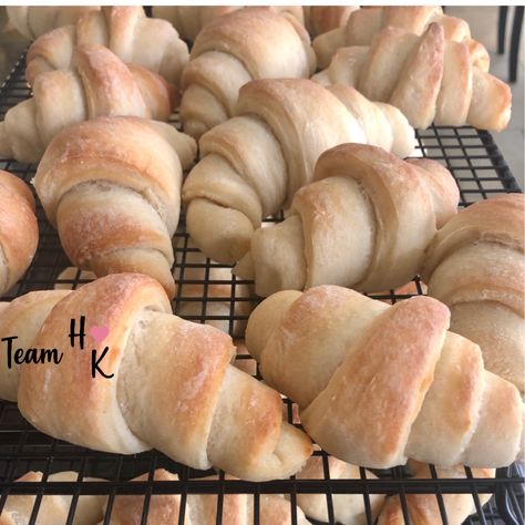 Vegan Crescent Rolls – The Heartie Kitchen Cresent Roll Dough Recipe, Cresent Roll Dough, Roll Dough Recipe, Fresh Baked Bread, Fluffy Light, Freshly Baked Bread, Crescent Roll Recipes, Crescent Dough, Vegan Holidays