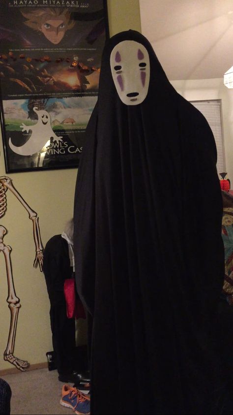 No Face Outfit, No Face Halloween Costume, Chihiro Costume, Studio Ghibli Costume, No Face Diy Costume, No Face Cosplay, Chihiro Costume Diy, No Face Costume, Kiki’s Delivery Service Halloween Costume