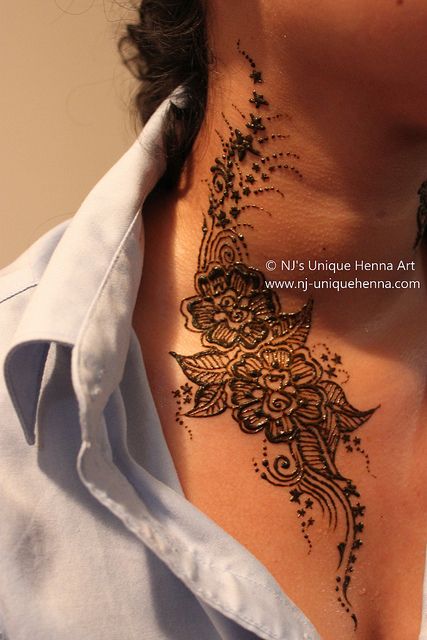 Henna Neck, Tattoos Masculinas, Trident Tattoo, Henna Ink, Unique Henna, Henna Body Art, Henna Style, Beautiful Henna Designs, Mehndi Tattoo