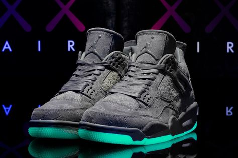 Kaws x Air Jordan 4 Kaws Grey, Air Jordan Retro 4, Shoes Wallpaper, Jordan Retro 4, Jordan 4s, Jordan Shoes Retro, Nike Air Shoes, Retro 4, Sneaker Stores