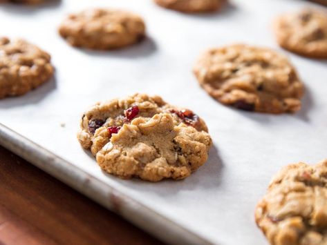 Stella Parks, Dried Cherry Recipes, Berry Granola, Cranberry Oatmeal, Oatmeal Cookies Easy, Best Oatmeal Cookies, Cherry Cookies, Easy Oatmeal, Cheesecake Ice Cream