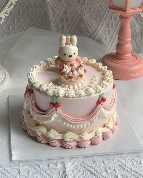 Miffy Birthday Cake, Desserts Picnic, Miffy Birthday, Miffy Cake, Lunchbox Cake, Kitty Birthday Cake, Customised Cakes, Bolo Vintage, Hello Kitty Birthday Cake