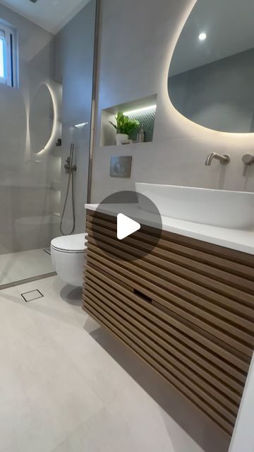 Luxury Bathrooms Modern, Bath Panels Ideas, Bath Next To Shower Layout, Modern Bathrooms 2024, Luxury Bathroom Design Ideas, Standup Shower Ideas, Bathroom Feature Wall Ideas, Tiled Bathrooms Ideas, Small Grey Bathroom Ideas