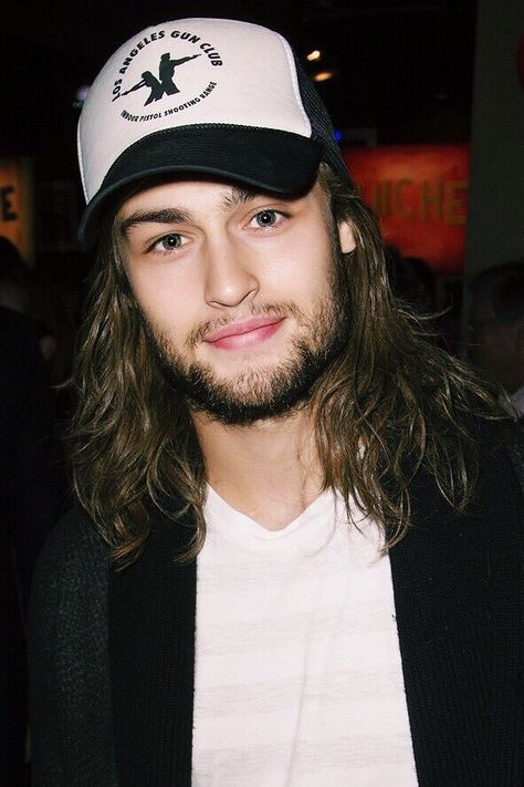 Douglas Booth, Grunge Guys, Hipster Man, Boy George, Man Bun, Mötley Crüe, Cap Hair, Long Hair Styles Men, Under The Stars