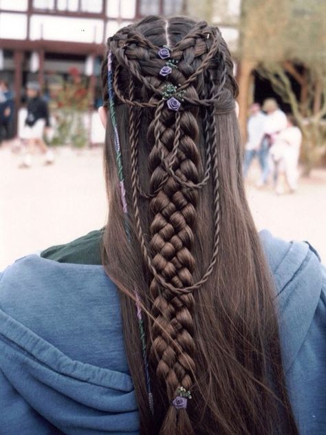 Beautiful Scottish braids Scottish Hairstyles, Narnia Oc, Celtic Braid, Medieval Hairstyles, Viking Braids, Avatar Dr, Viking Hair, Fantasy Hair, Hair Tutorials