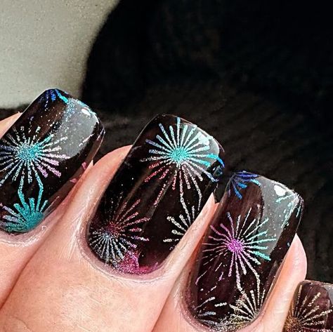 Bonfire Nails Design, Nail Art Fireworks, Bonfire Nail Designs, Firework Nail Design, Bonfire Night Nails, Fire Work Nails, Firework Nails Design, Fireworks Nails Design, Bonfire Nails