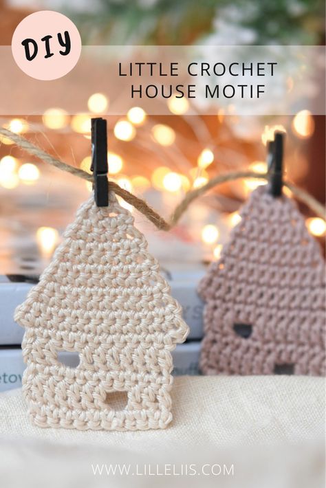 DIY little crochet house motif to decorate your house for Christmas. Gingerbread House Patterns, Crochet House, Háčkované Lemy, Crochet Ornaments, Crochet Christmas Ornaments, Christmas Crochet Patterns, House Ornaments, Christmas Trends, Crochet Home