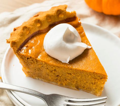 LAKANTO PUMPKIN PIE 🍂 If you're livin' the sugar-free life, you can still enjoy the classic fall dessert thanks to our Golden Monkfruit Sweetener! The same memorable taste while you #DiscoverYourChi 😇 Just in time for National Pumpkin Day tomorrow, Monday! How will you be celebrating? 🎃 Save this pin for the recipe! Cool Whip Pie, Pumpkin Keto, Classic Pumpkin Pie Recipe, Keto Pie, Paleo Pumpkin Pie, Pumpkin Pie Recipe Easy, Perfect Pumpkin Pie, Almond Crust, Keto Pumpkin Pie