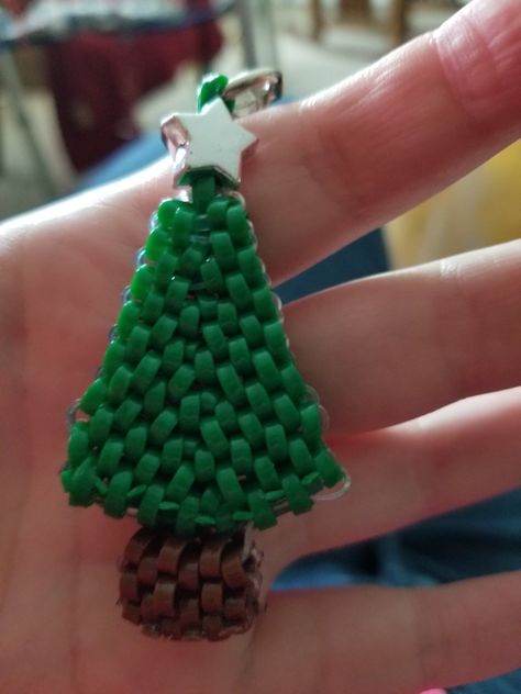 Rexlace /gimp / boondoggle / lanyard / Christmas tree Boondoggle Patterns Tutorials, Plastic Lace Crafts, Lanyard Ideas, Christmas Tree Craft, Loom Designs, Plastic Lace, Bead Loom Designs, Lace Crafts, Tree Craft