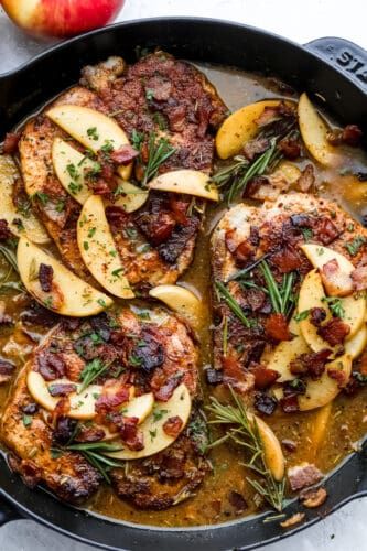 Pork Chops with an Apple Bacon Sauce | The Recipe Critic | Bloglovin’ Best Pork Chop Recipes, Bacon Sauce, Apple Pork, Easy Pork Chops, Apple Pork Chops, Pork Schnitzel, Easy Pork Chop Recipes, Smothered Pork Chops, The Recipe Critic