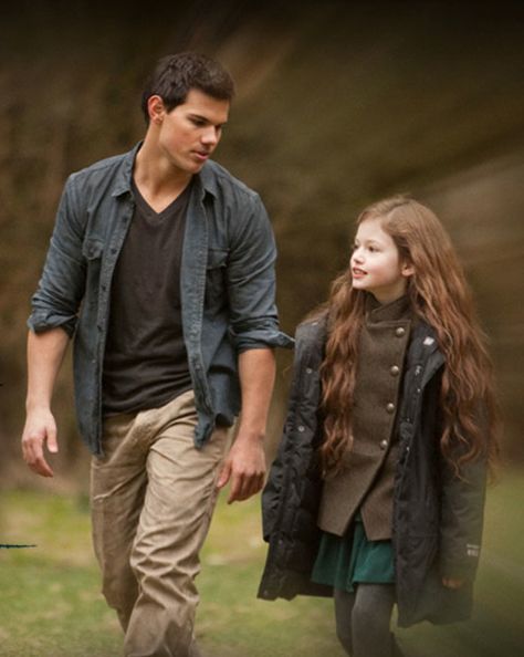 The Twilight Saga: Breaking Dawn (2011-2012) Twilight Jacob And Renesmee, Jacob And Renesmee, Twilight Jacob, Twilight Renesmee, Billy Burke, Twilight Quotes, Twilight Saga Series, Twilight Memes, Mackenzie Foy