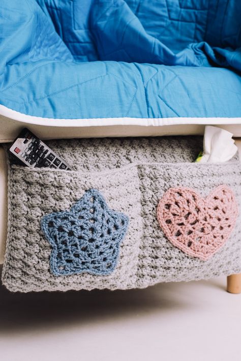 Learn To Crochet Beginner, Bed Caddy, Beginner Patterns, Crochet Bed, Bed Pocket, Crochet Beginner, Crochet Organizer, Crochet Nursery, Crochet Tutorial Pattern