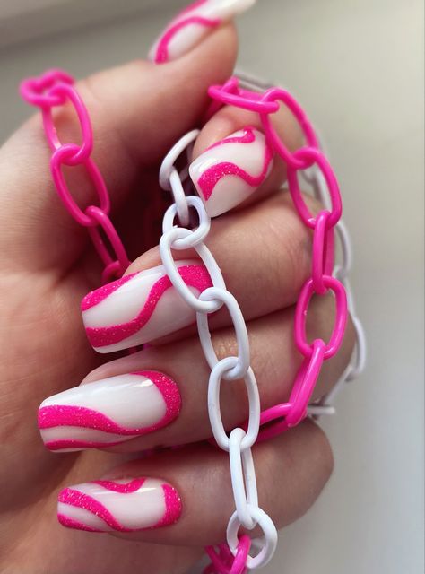 Hot Pink And White Nails Short, White Nails With Hot Pink Design, White And Hot Pink Nails, Hot Pink And White Nails, Pink And White Nails, Bright Pink Nails, Hot Pink Nails, Pink Photo, Nails Desing