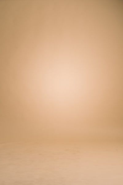 Plain Background Photoshoot, Studio Background Ideas, Kitchen Cream, Plan Studio, Studio Backdrops Backgrounds, Furniture Bar, Photography Studio Background, Portrait Background, Plain Background