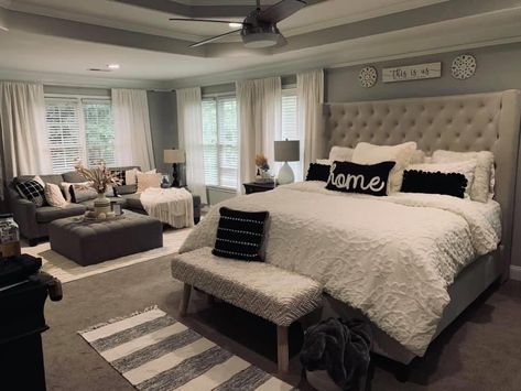 Bed Rooms Ideas For Couples Cozy, Marriage Bedroom Decor, Couple Room Decor Ideas, Home Decor With Plants, Room Aesthetic Decor, Plants Living Room, Girl Apartment Decor, Couple Room, Luxury Room Bedroom